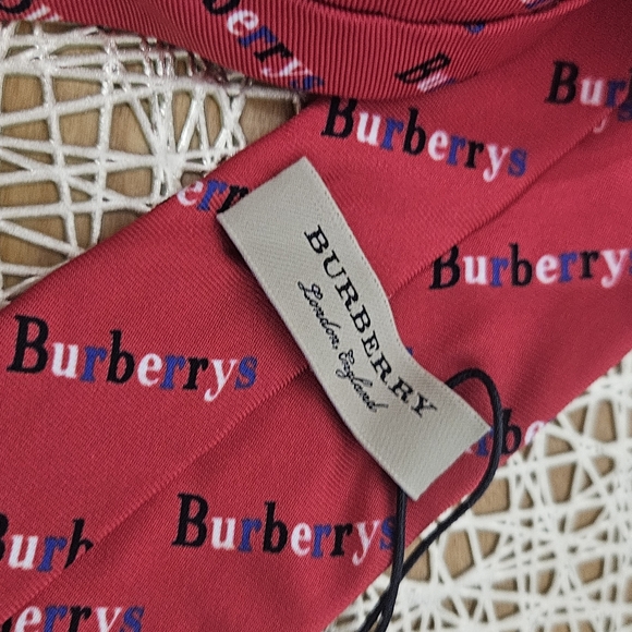 NWT $190 Burberry Mens Tie Red White Blue Logo Print 100% Silk - Picture 4 of 6